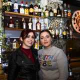 Una volta entrati, dietro al bancone �mosaicato� troviamo le due bariste: la 31enne Annarita e la 22enne Alessia. �Per fare questo lavoro bisogna avere un bel po' di carattere, soprattutto se sei una ragazza�...